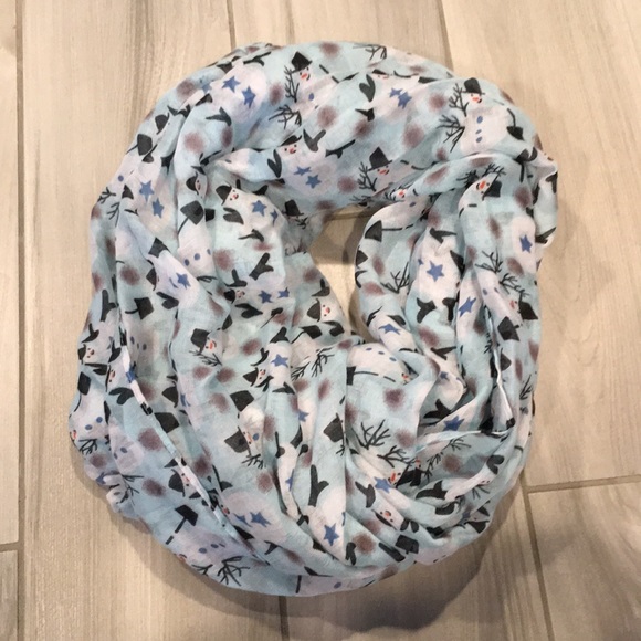 Accessories - Snowman infinity scarf EUC